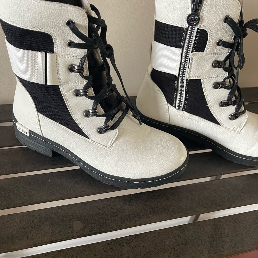Ladies Boots - Picture 3 of 3